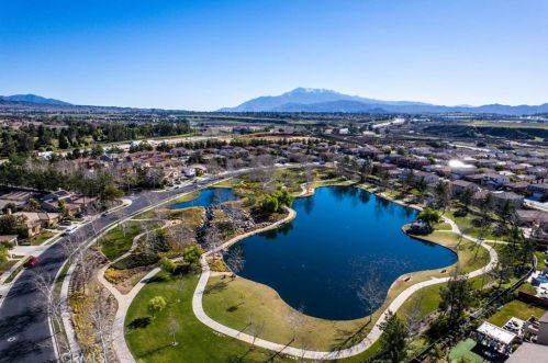 37227 Winged Foot Rd, Beaumont CA  92223-8010 exterior