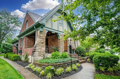 3811 Drakewood Dr, Cincinnati, OH 45209-2125