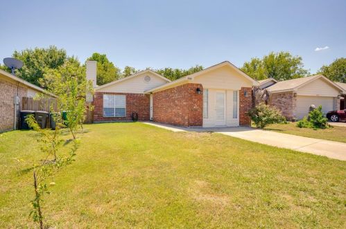 1008 Sandalwood Dr, Fort Worth TX  76140-5486 exterior