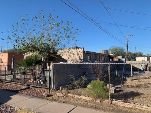 1336 Emery St, Tucson, AZ 85745-3058