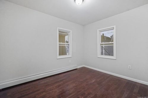 1050 226th St, Bronx, NY 10466-4816