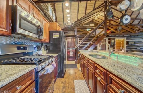 9 Woodside Dr, West Milford Lakes NJ  07480-4246 exterior