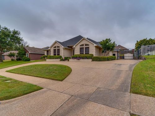 10248 Fieldcrest Dr, Fort Worth, TX 76126-9508