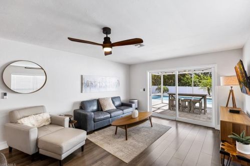 586 98th Ave, Naples, FL 34108-2220