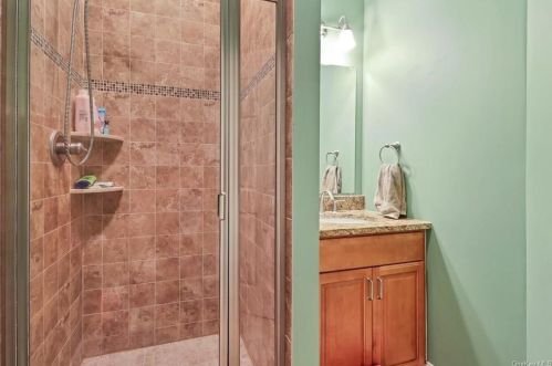 6 Austin Way, Marlborough NY  12542-5539 exterior