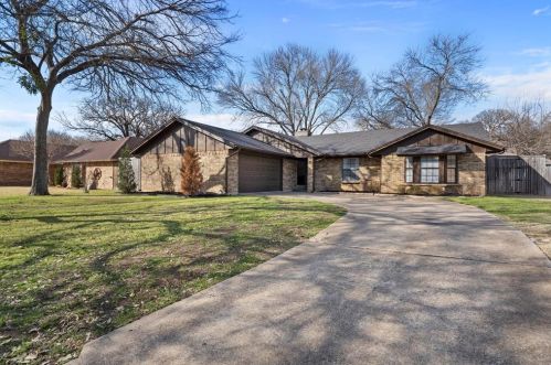 1015 Birchwood Ln, Midlothian, TX 76063-2517