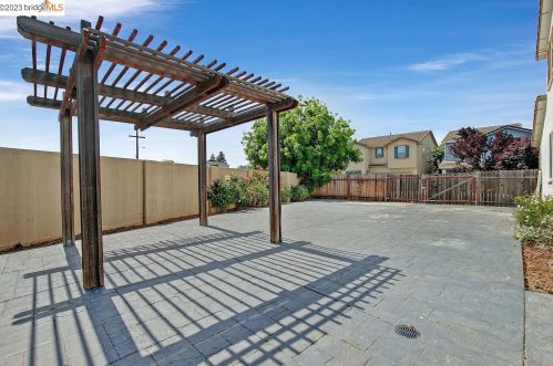 23 Elijah Ct, West Pittsburg CA  94565-2748 exterior