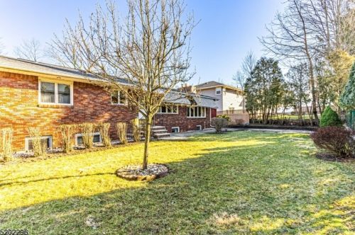 262 Overmount Ave, West Paterson NJ  07424-3284 exterior