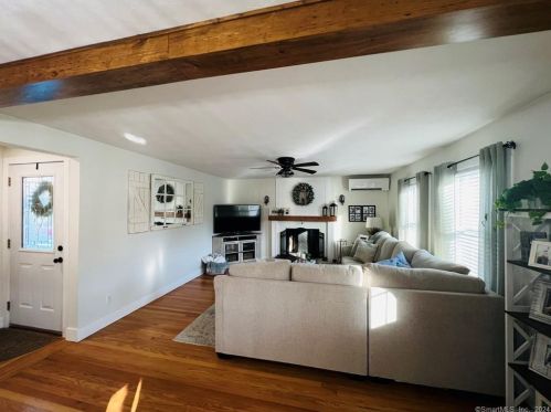17 Hartshorn St, Killingly CT  06239-4118 exterior