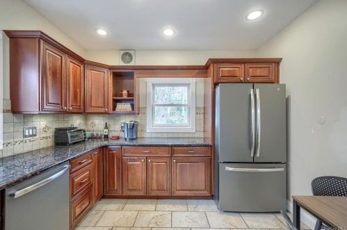 2 Riverside Dr, Airmont NY  10901-5703 exterior