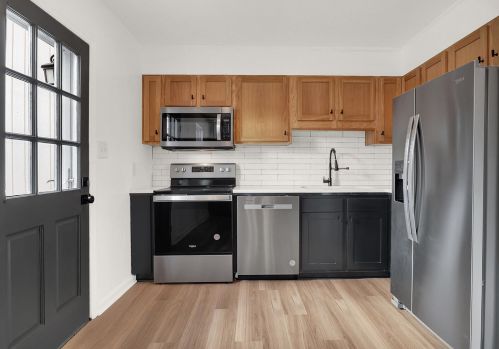 703 Center St, Mount Pleasant SC  29464-4902 exterior