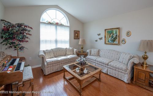 21 Oakmont Rd, Lakewood NJ  08701-5764 exterior