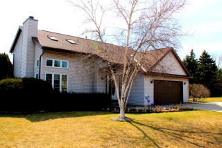 535 Saint Johns Ct, Milwaukee, WI 53217-3177