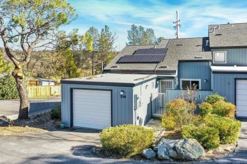 250 Rockwood Dr, Grass Valley, CA 95945-5638
