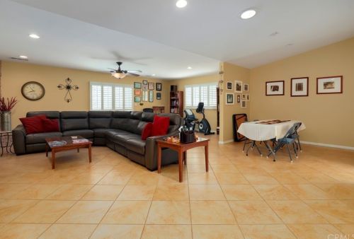 6569 Pinion St, Calabasas CA  91377-1212 exterior