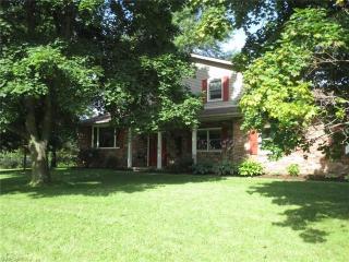 2599 Smith Kramer St, Hartville, OH 44632-9151