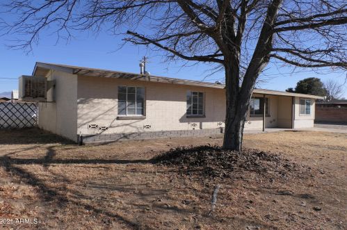 315 Casas Lindas Dr, Willcox, AZ 85643-2501
