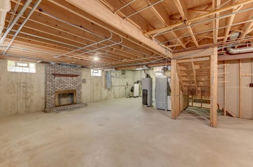8601 Fair Oaks Ln, Dyer IN  46373-9395 exterior