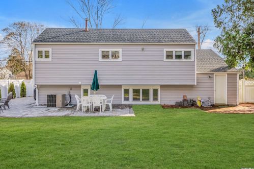 36 Wren Ct, Northport NY  11768-3344 exterior