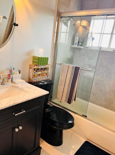 2637 9th Ct, Hialeah FL  33010-1223 exterior