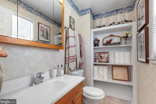 13705 Kerrydale Rd, Woodbridge VA  22193-4710 exterior