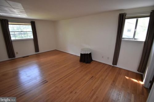 13 Saxony Dr, Riverton NJ  08077-4389 exterior