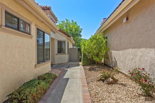 29128 Vista Valley Dr, Vista, CA 92084-2218