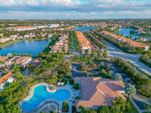 8297 28th St, Hollywood FL  33024-3187 exterior