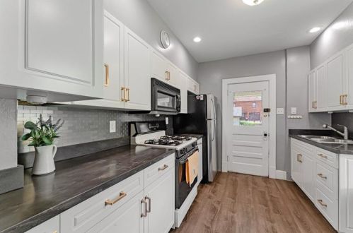 802 Bower Hill Rd, Bridgeville, PA 15017-2408