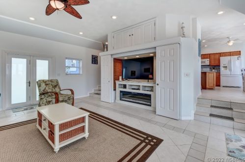 4241 Atlantic Ave, Daytona Beach FL 32127-7004 exterior