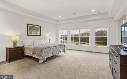 10244 Forest Lake Dr, Great Falls VA  22066-3609 exterior