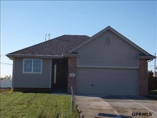 2611 Aberdeen Dr, Omaha, NE 68133-4404