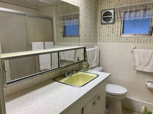 2132 Kepner Dr, Tarpon Springs FL  34691-4248 exterior