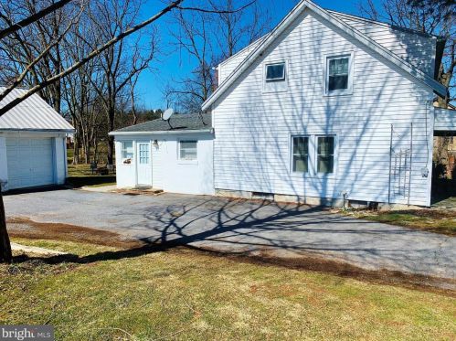 2860 Weaver Rd, Lancaster, PA 17601-2934