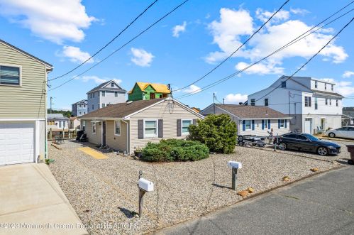 211 Cedar Dr, Berkeley Township NJ 08721-3109 exterior