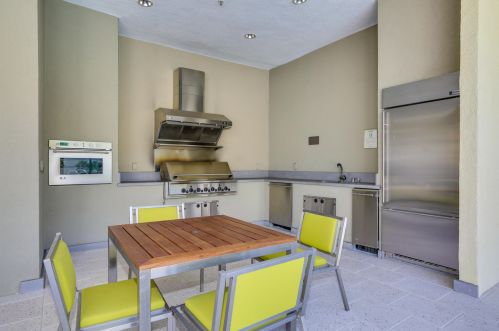 1010 Palm Canyon Dr, Palm Springs CA  92262-4420 exterior