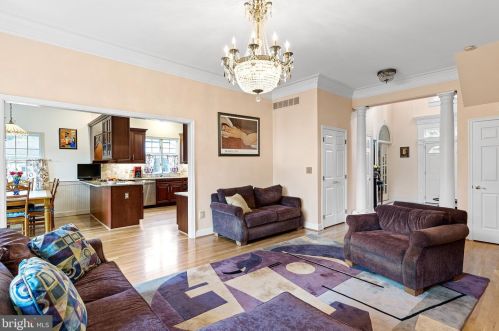 302 Hawthorne Dr, Wilmington DE  19802-1214 exterior