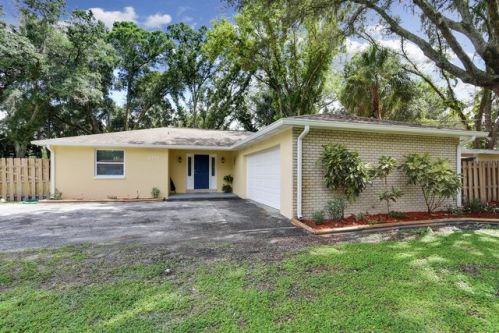 1004 Lake Charles Cir, Lutz, FL 33548-4713