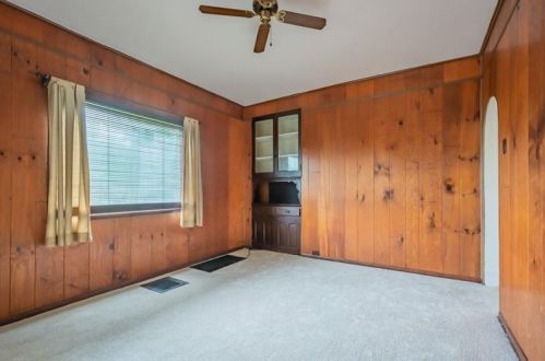 15 Race St, Manor PA 15665-1609 exterior