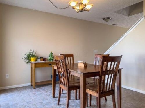 2264 Kilchurn Dr, Marion OH  43302-8739 exterior