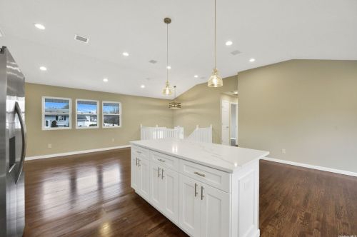 9 Brookwood Dr, Wheatley Heights NY  11798-1005 exterior