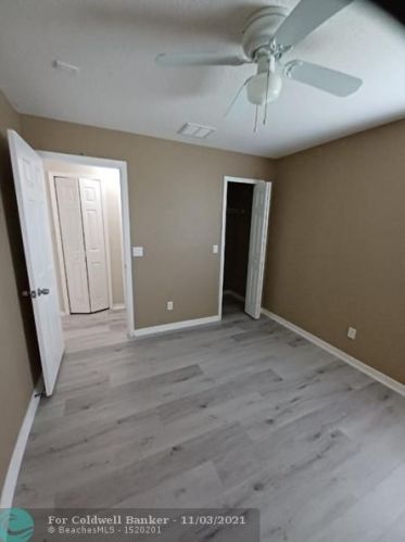 298 Carter Ave, Fort Pierce FL 34983-3006 exterior