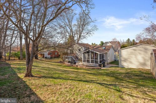 300 E St, Purcellville VA  20132-3317 exterior