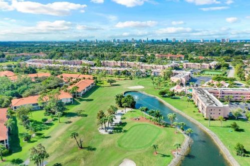 200 Turtle Lake Ct, Naples FL  34105-5567 exterior