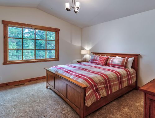 11082 Meek Ct, Truckee CA  96161-2979 exterior