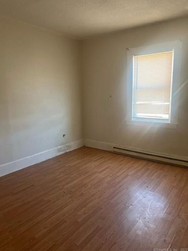 61 Laurel St, Waterbury CT  06702-1717 exterior