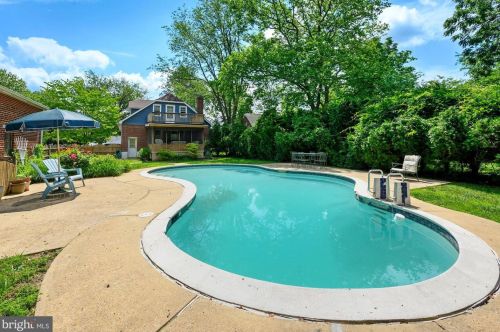 12 Cedar Ave, Berlin Boro NJ  08009-1302 exterior