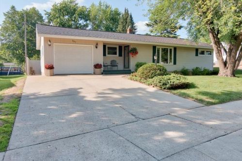 307 Mesabi Dr, Hibbing MN  55746-2331 exterior