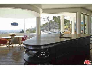 2100 Castilian Dr, Los Angeles CA  90068-2611 exterior