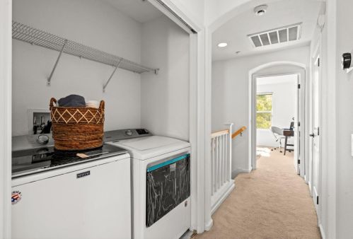 302 Vista Roma Way, San Jose CA 95136-4427 exterior